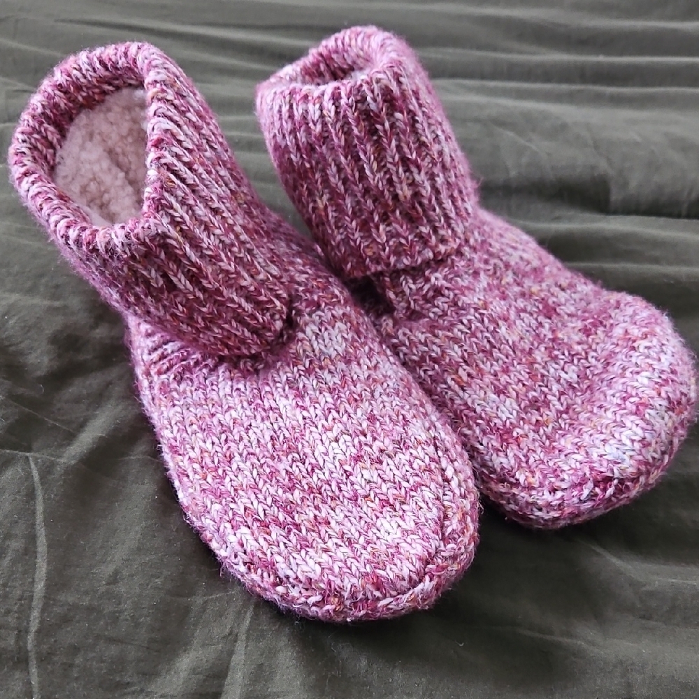 Bombas Cozy Pink Knit Womens Bootie Slippers